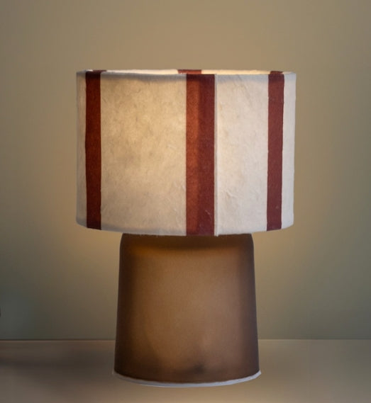 Lampada emò base marrone paralume a strisce bianco e marrone